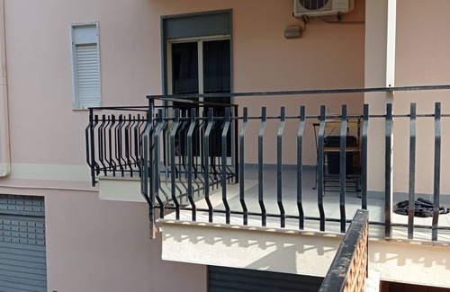 Calatabiano Apartamento | E81 Bilo Confort 2 camas en residencia con piscina y cancha de tenis