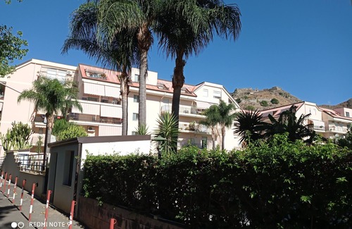 Calatabiano Apartamento | E81 Bilo Confort 2 camas en residencia con piscina y cancha de tenis