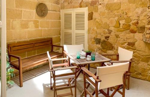 Cospicua Casa | Bougainvillea Breeze & Marina View - Happy Rentals