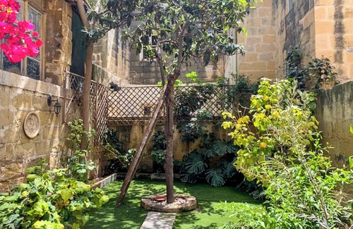 Cospicua Apartamento | Bougainvillea Breeze & Marina View