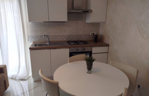 Calatabiano Apartamento | E82 Trilo Confort 6 camas en una residencia con piscina y cancha de tenis