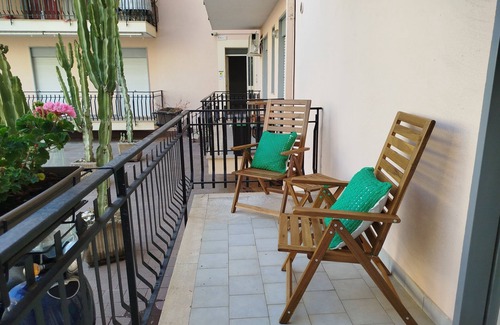 Calatabiano Apartamento | E82 Trilo Confort 6 camas en una residencia con piscina y cancha de tenis