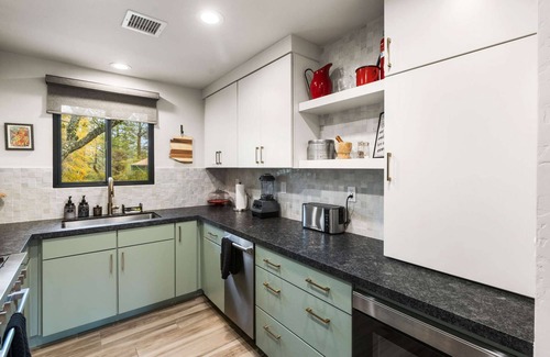 Prescott Casa | Boulder Bungalow: Comfort, amazing Amenities, Tranquil location + Granite views!