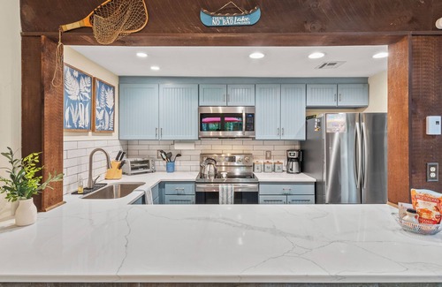 Lake Harmony Casa | Boulder Pointe by AvantStay | Deck & Forest Views, Boulder Lake Club Passes