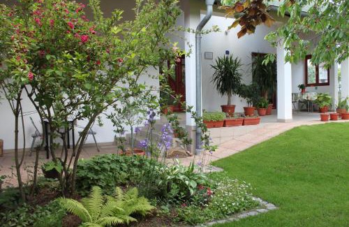 Cuprija Casa | Boulevard Garden House - Free and save parking in the locked yard