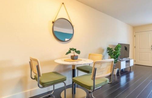 Riverside Apartamento | Boulevard Stays 8 mins to Downtown King Bed Pool Parking Gym 01