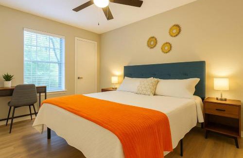 North Arlington Apartamento | Boulevard Stays Calm 1BR King Retreat Poolside Bliss Gym & Parking