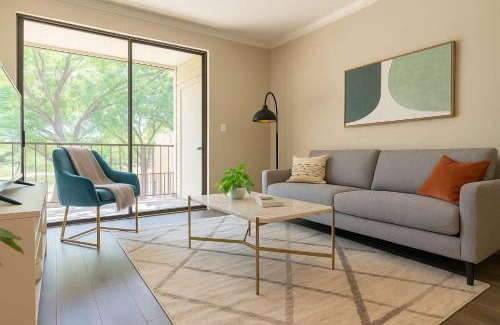 North Arlington Apartamento | Boulevard Stays Calm 1BR King Retreat Poolside Bliss Gym & Parking