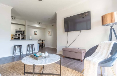 Irving Apartamento | Boulevard Stays Comfy King 1BR Pool, Gym & Free Parking 05