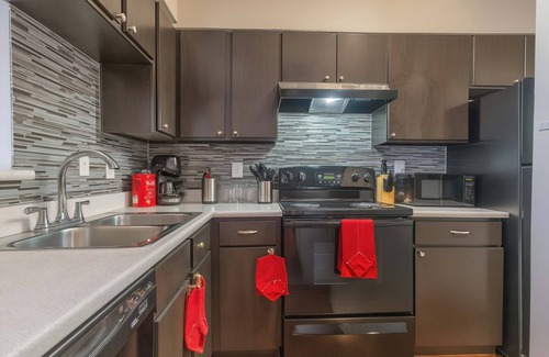 Irving Apartamento | Boulevard Stays Serene 1BR Apartment with Pool, Gym & Free Parking 03