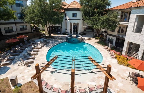 Irving Apartamento | Spacious 1BR King Suite | Pool, Gym Access & Free Parking