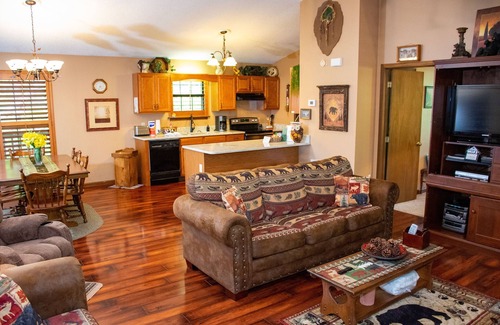 Wears Valley Cabina | Boundary Haven - Family Friendly 3BR/3BA Cabin In Beautiful Wears Valley Bordering National Park!