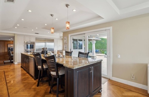 Thousand Oaks Casa | Bouquet Cottage (4-Bedroom Home) with Pool - Pets Allowed by RedAwning