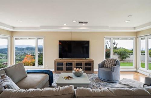 Thousand Oaks Casa | Bouquet Cottage home