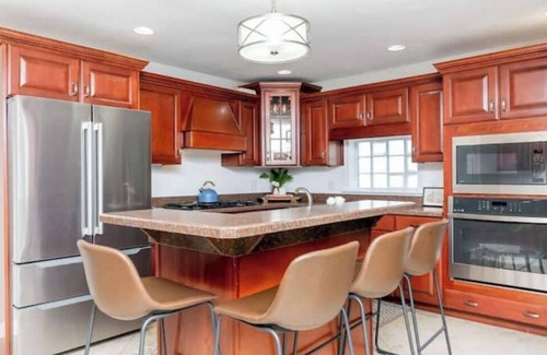 Phoenix Hill Casa | Bourbon tour destination w/ hot tub & outdoor area