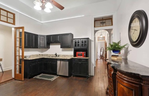 Faubourg Marigny Cama Y Desayuno | Boutique 8BR Unit with Pool | Steps from French Q