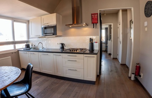 Zandvoort Apartamento | Bonito apartamento con vistas al mar, playa a 50 metros, parking disponible.