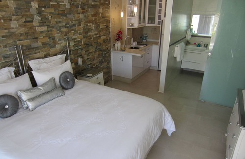 Benalmadena Cama Y Desayuno | Boutique Bed & Breakfast Suite with Pool,Garden,Sunroom w/ Panoramic Sea Views