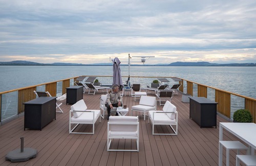 Bas-Vully Alquiler De Eote | Boutique Boat Hotel Attila
