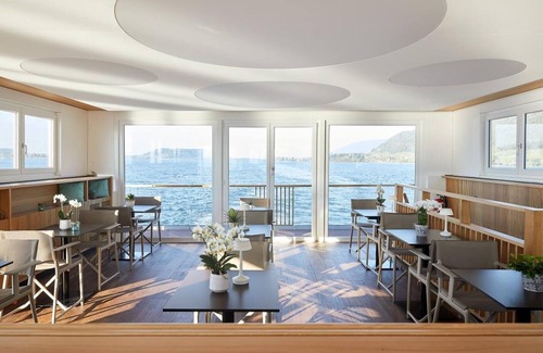 Bas-Vully Alquiler De Eote | Boutique Boat Hotel Attila