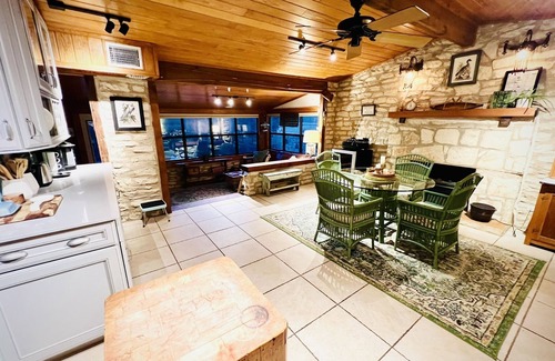 Canyon Lake Cabina | Boutique Cabin ON River- Enjoy FREE Paddleboards, Kayaks, Fishing Poles