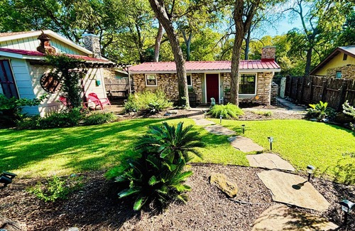 Canyon Lake Cabina | Boutique Cabin ON River- Enjoy FREE Paddleboards, Kayaks, Fishing Poles
