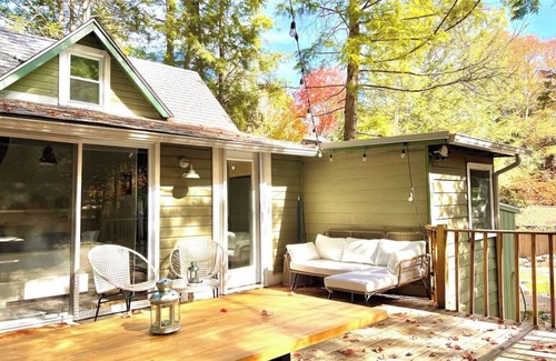 Smallwood Cabina | Boutique Cabin w/ Lake Access, Canoe, SUPs, Inner Tubes, BBQ, Fire Pit, Fireplace—Renovated & Chic
