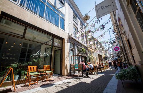 's-Hertogenbosch Apartamento | Boutique Chic 55m2 Apartment with City Garden - DB6A