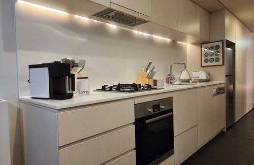 City West Apartamento | Boutique City Apartment with Iconic Mountain Views
