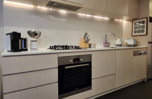 City West Apartamento | Boutique City Apartment with Iconic Mountain Views