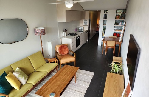 City West Apartamento | Boutique City Apartment with Iconic Mountain Views