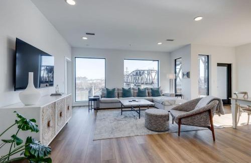 North Capitol Casa | Boutique Condo On Nashville Riverfront- Park Free