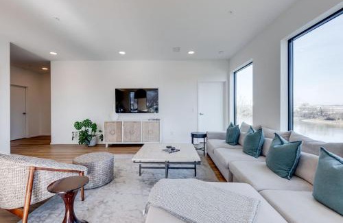 North Capitol Casa | Boutique Condo On Nashville Riverfront- Park Free