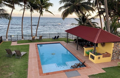 Patillas Casa | Boutique frente a la playa con piscina privada. Alquiler de Puerto Rico mejor valorado!