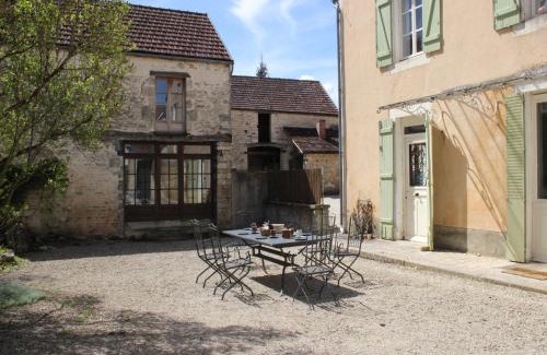 Bouix Casa | Boutique Holiday Home in Bouix with Garden