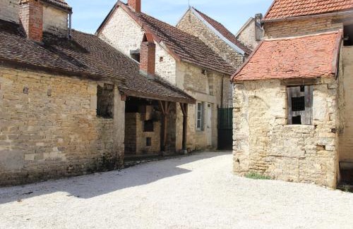 Bouix Casa | Boutique Holiday Home in Bouix with Garden