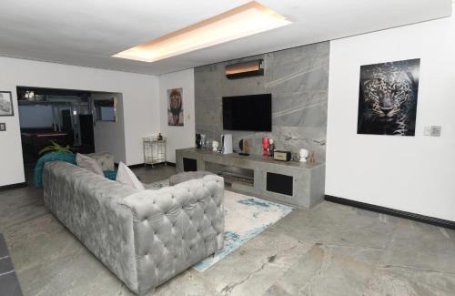 Bloubergstrand Villa | Boutique Home, The Peak of Luxury