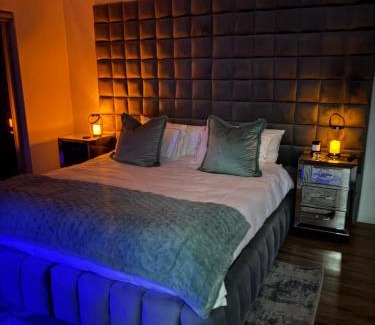 Bloubergstrand Villa | Boutique Home, The Peak of Luxury