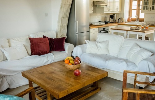 Lofou Casa | Boutique house/large garden/great mountain views