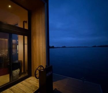 Monnickendam Alquiler De Eote | Boutique Houseboat Stay Romantic Getaway for Two