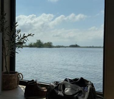 Monnickendam Alquiler De Eote | Boutique Houseboat Stay Romantic Getaway for Two
