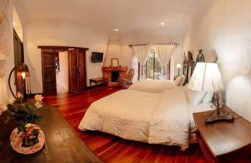 Antigua Guatemala Cama Y Desayuno | Boutique Jazmin Stay, Pool in Antigua