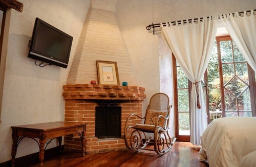 Antigua Guatemala Cama Y Desayuno | Boutique Jazmin Stay, Pool in Antigua