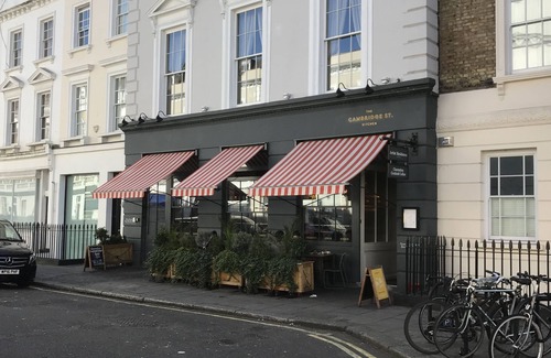 Warwick Apartamento | Boutique grande Estudio con balcón en el centro de Londres, Pimlico, Victoria. Cerca de la Ruta de los Reyes.