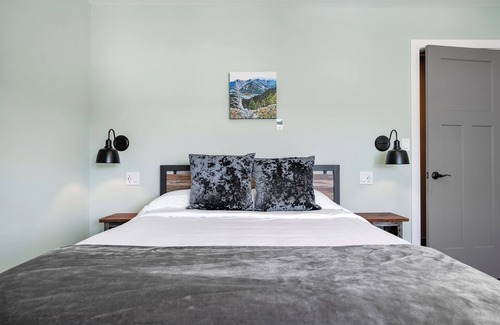 Foothills County Cabina | Boutique Lodge in Kananaskis
