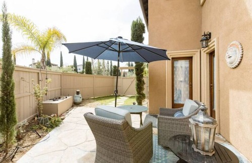 Rancho Penasquitos Villa | ¡NUEVO LISTADO! Boutique de lujo en zona exclusiva con entrada privada y baño, Villa A