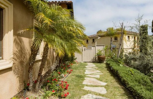 Rancho Penasquitos Villa | ¡NUEVO LISTADO! Boutique de lujo en zona exclusiva con entrada privada y baño, Villa A