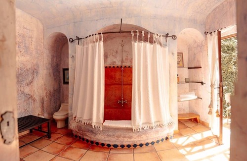 Antigua Guatemala Cama Y Desayuno | Boutique Magia Stay, Pool in Antigua