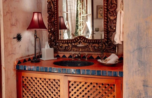 Antigua Guatemala Cama Y Desayuno | Boutique Magia Stay, Pool in Antigua