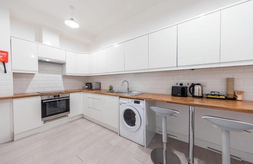 St. George's Apartamento | Boutique Modern Hotel Room For Two Near Tube And Bus Stations